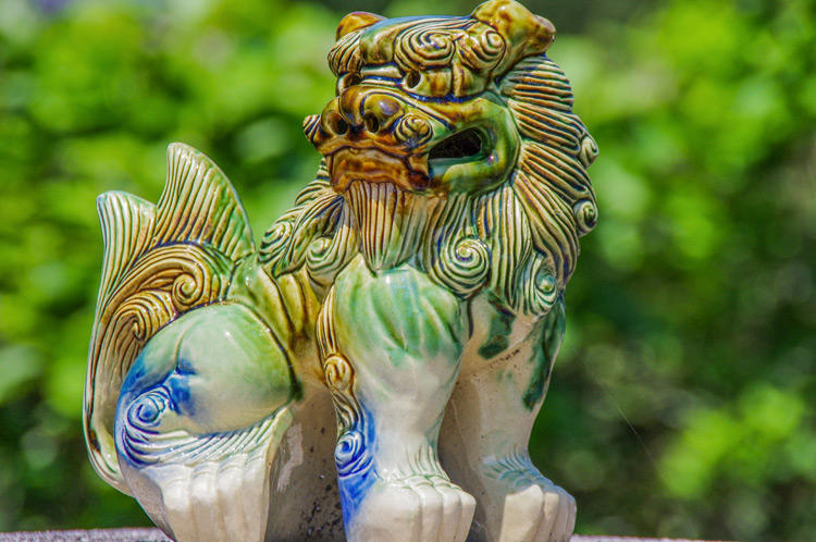 Glass shisa